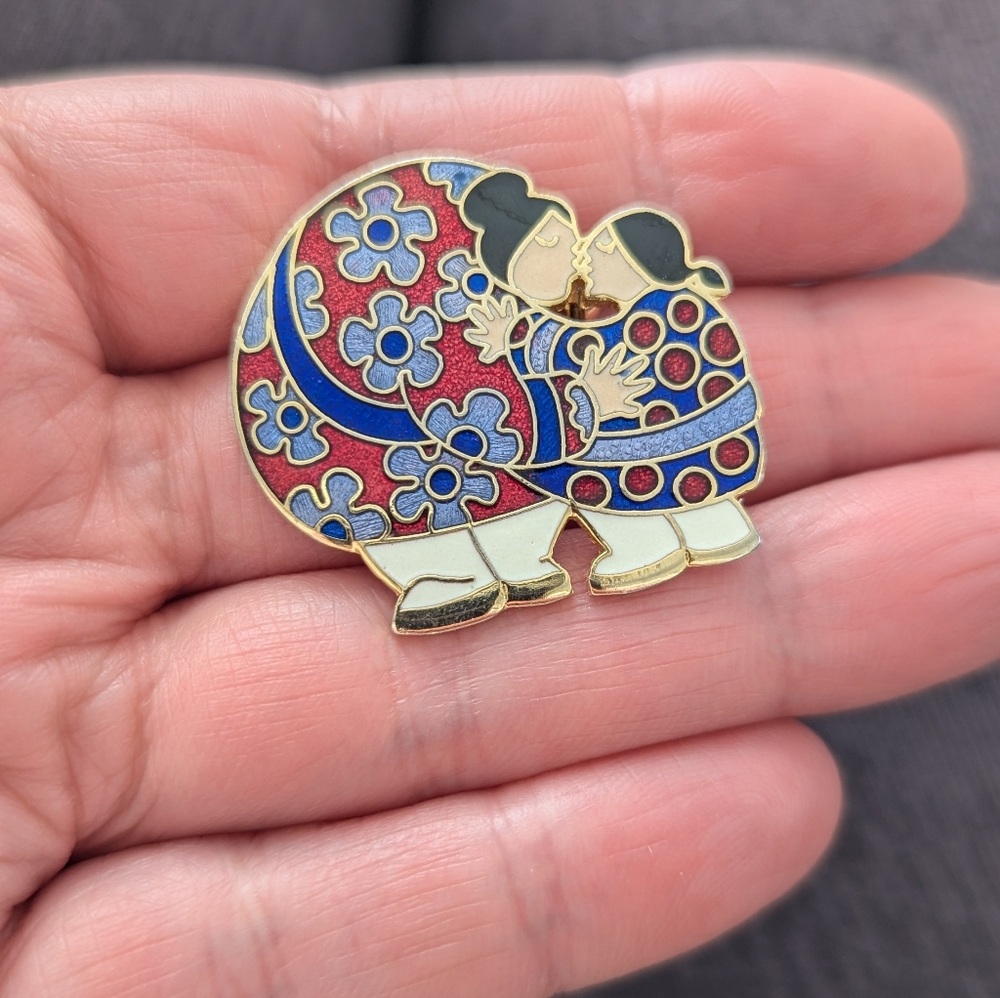 Vintage Barbara Lavallee cloisonné brooch mother and daughter kissing